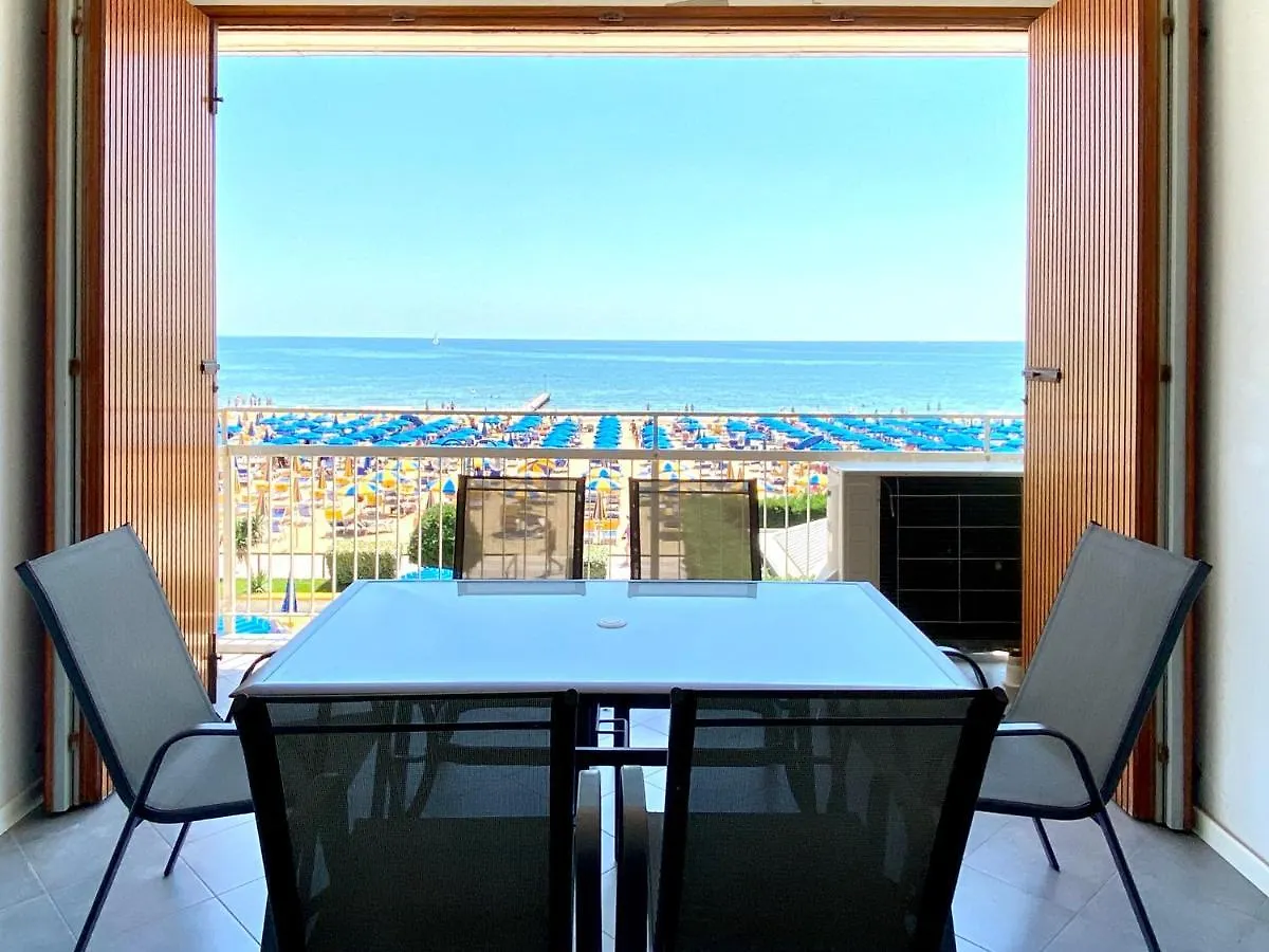 Appartamento Fronte mare stupenda terrazza Piramide Jesolo Lido Carraro Immobiliare